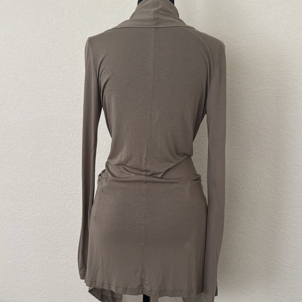 Trendy blouse-dress. - Picture 3 of 4